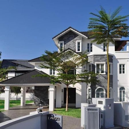 Turf Resort Penang - 6 Bedrooms Bungalow Georgetown Exterior foto